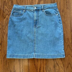 Gloria Vanderbilt Denim Skirt, Size 10..NWOT